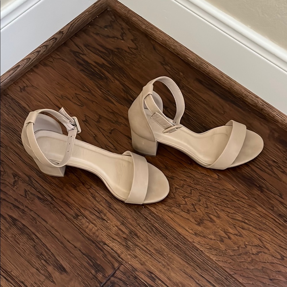 Elegant Tan Women's Sandals